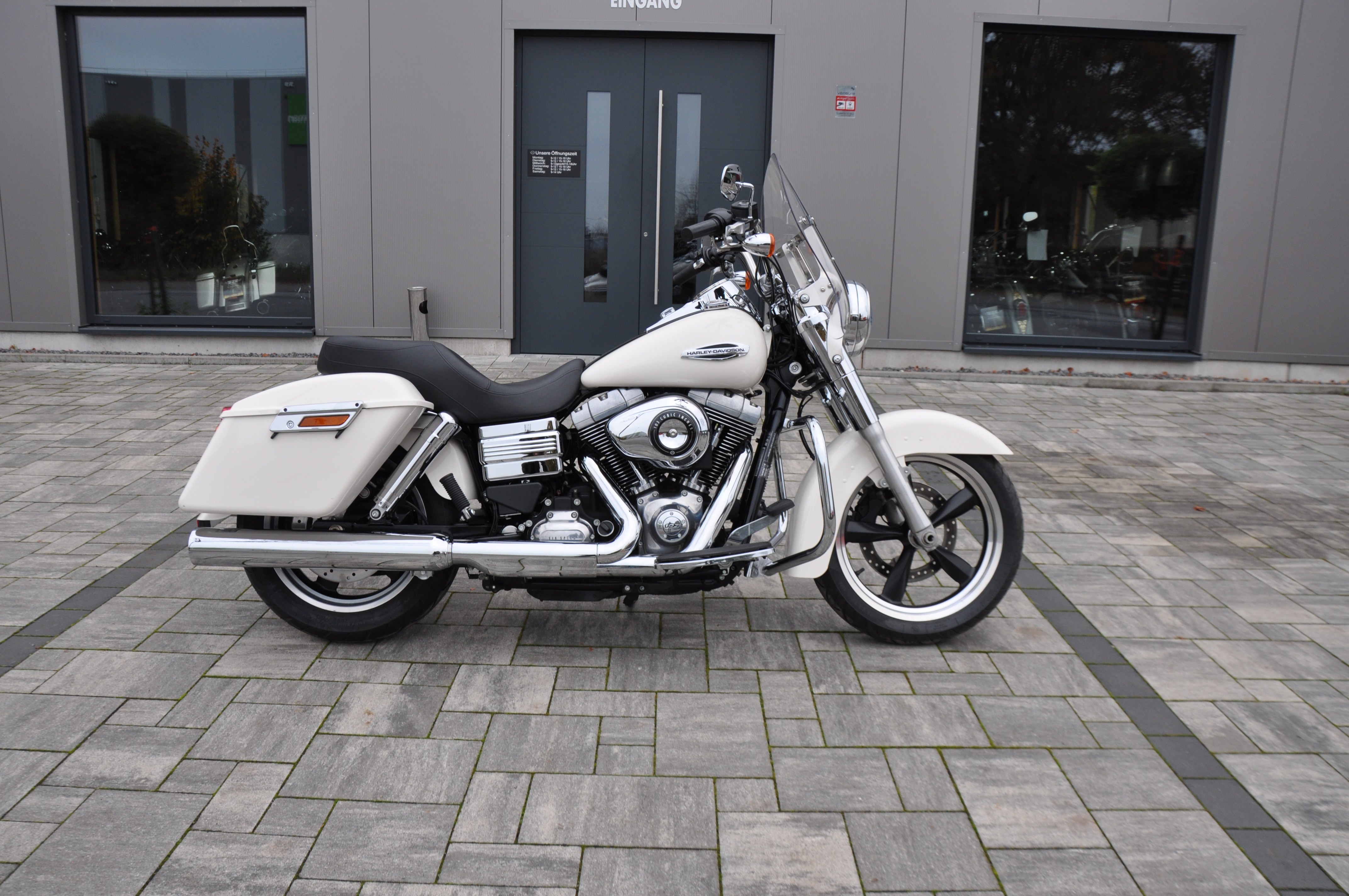 2012 Harley Davidson FLD Dyna Switchback 5HD1 Top Zustand viele Extras Finanzierung ab 5,99% möglich 