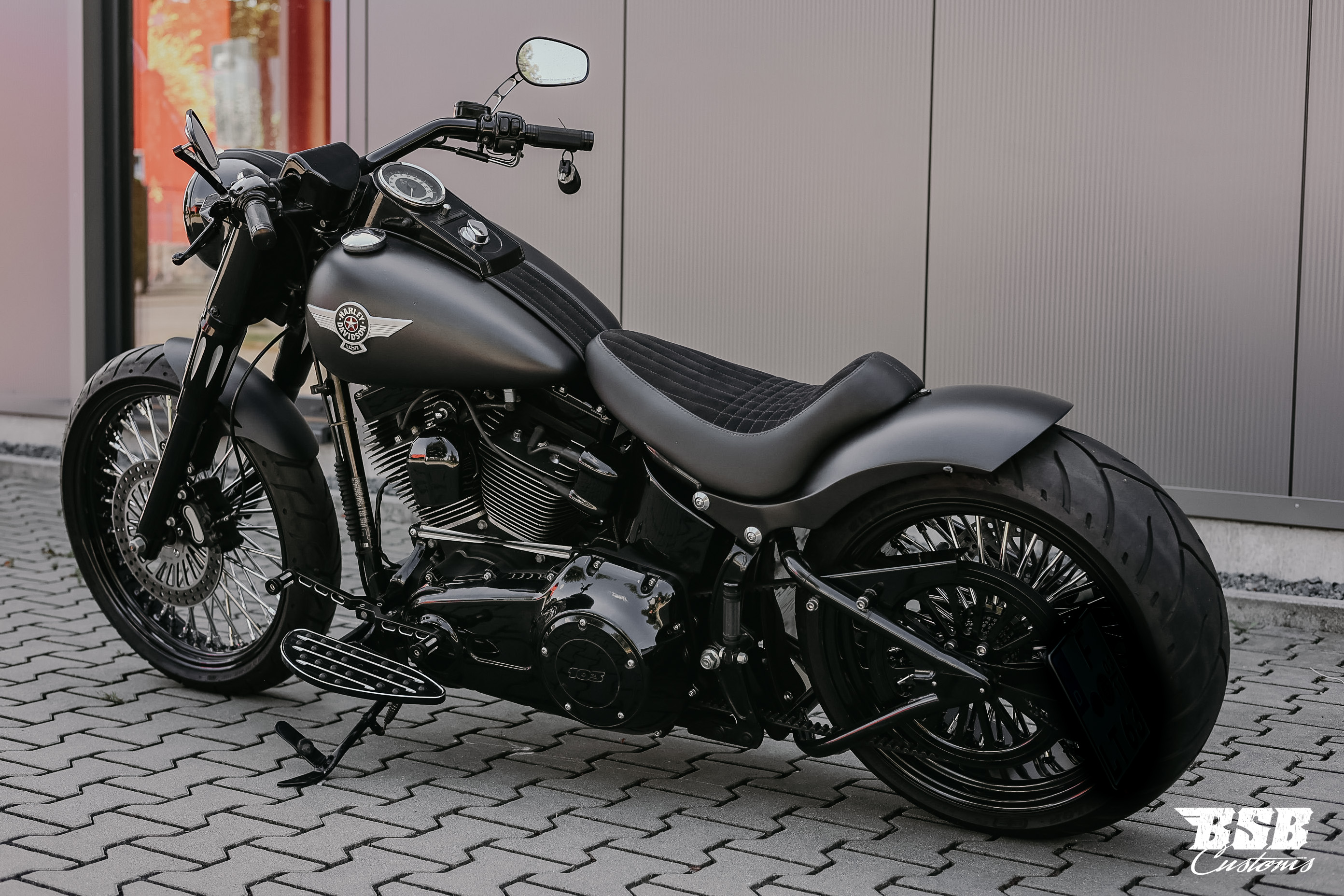 2009 Harley Davidson FLSTN Softail Deluxe  mit 240er Umbau Top Zustand Finanzierung möglich   