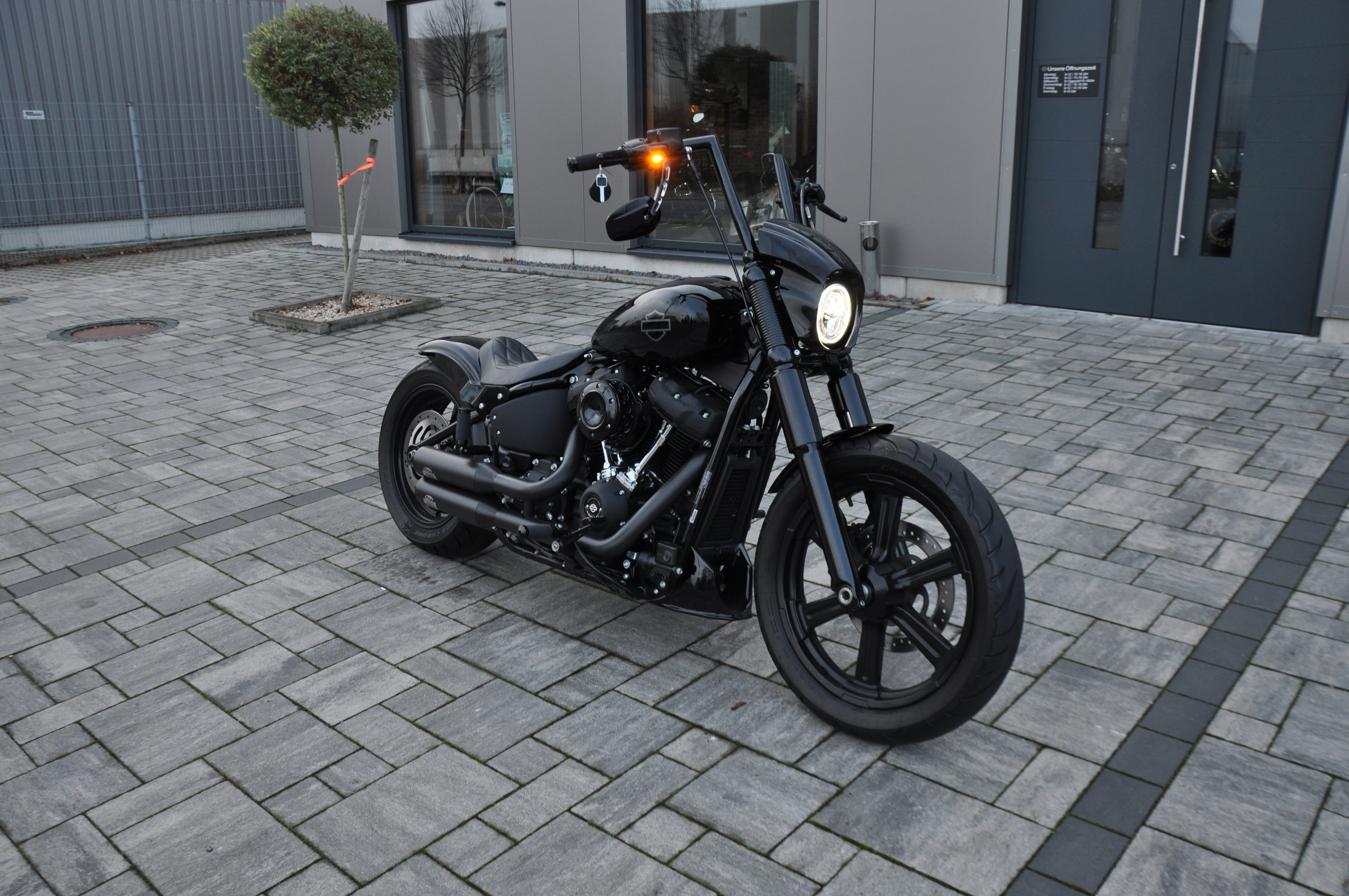 2022 FXST Softail Standart + Jekill & Hyde Anlage + V-Team Krümmer 12 Monate Garantie // ab 350 EUR finanzieren* 