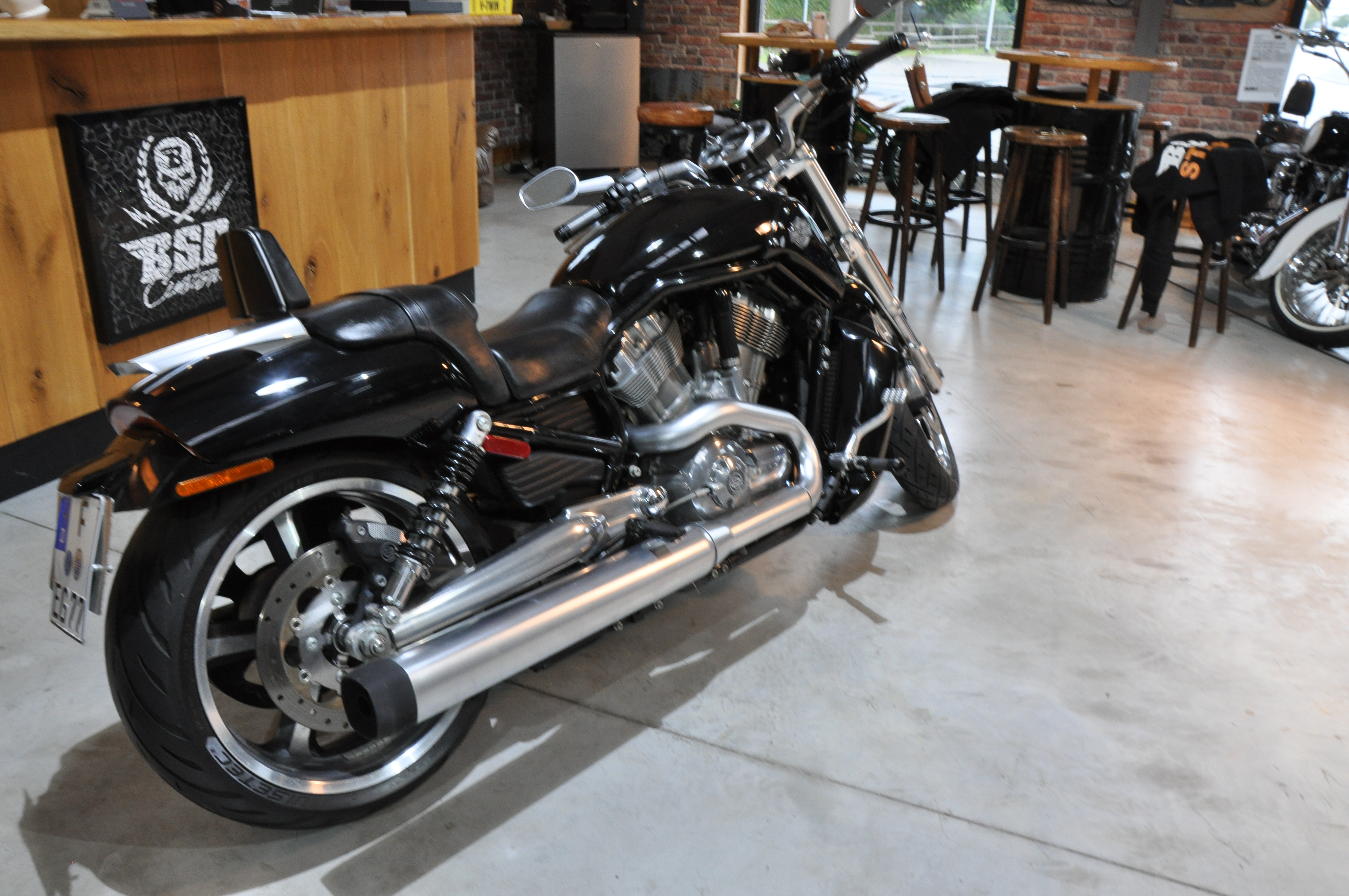 2011 Harley Davidson VRSCF Muscle Top org. Zustand, neue Reifen , erst 12308 km Finanzierung ab 5,99%