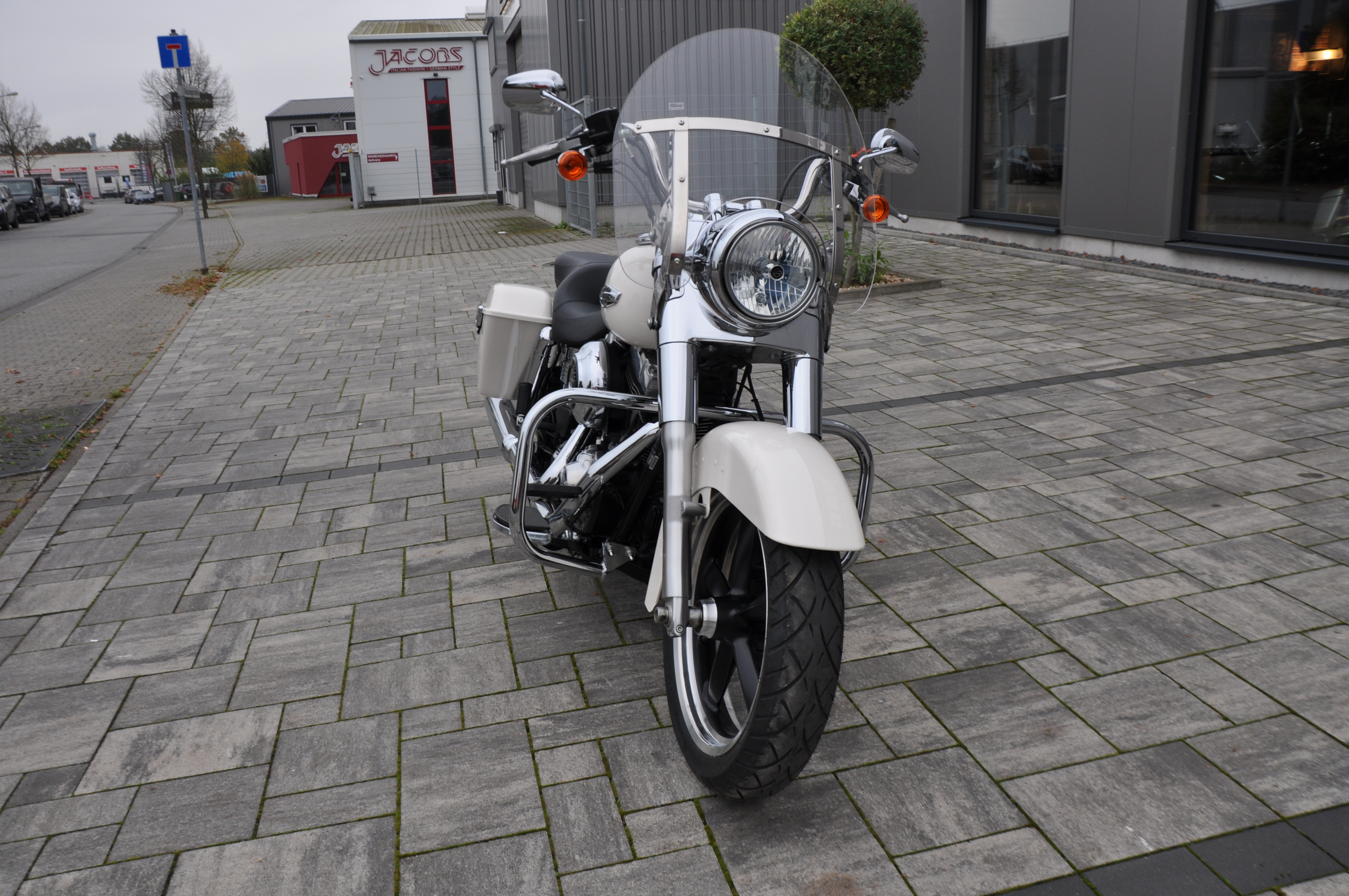 2012 Harley Davidson FLD Dyna Switchback 5HD1 Top Zustand viele Extras Finanzierung ab 5,99% möglich 