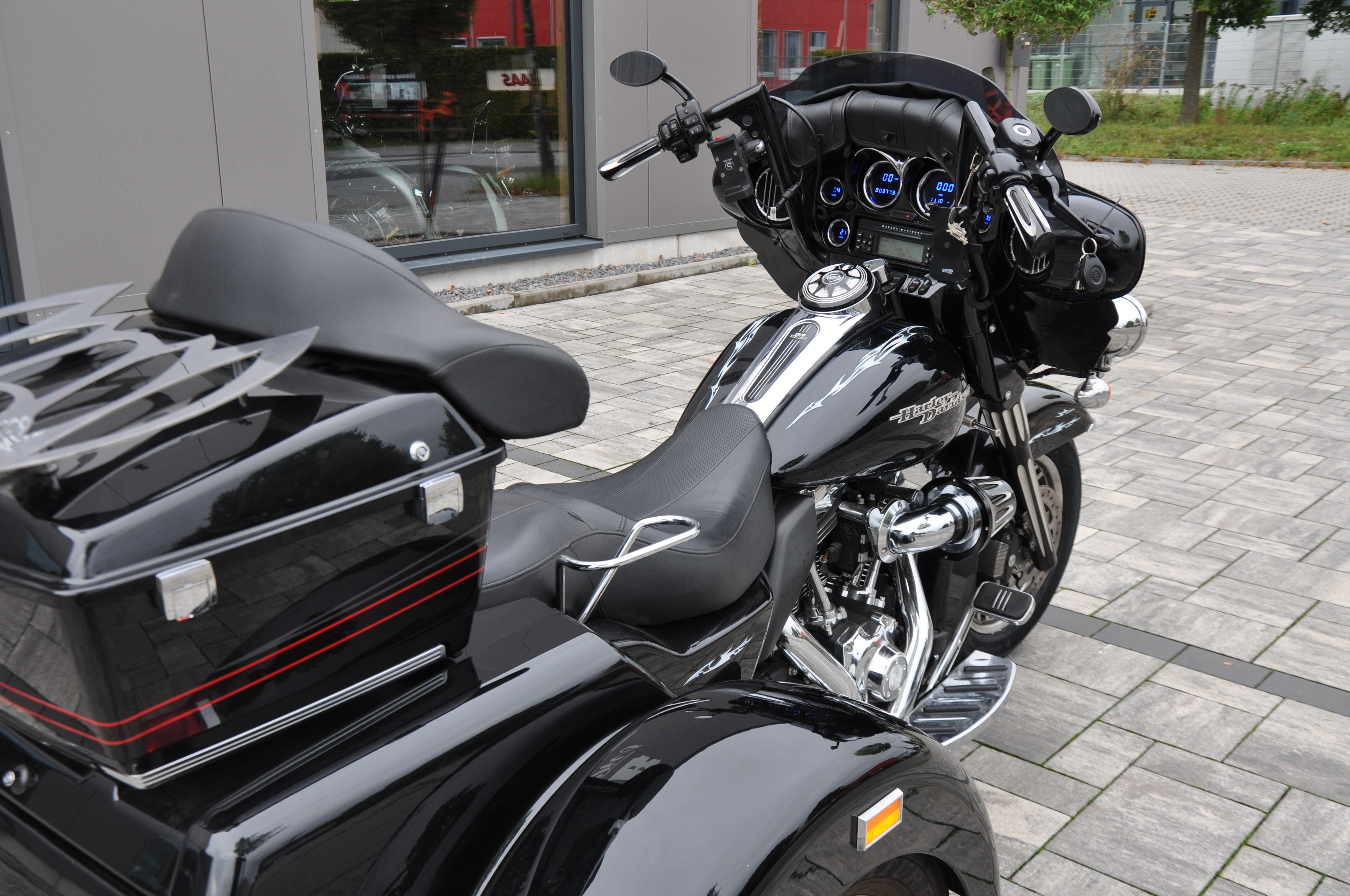 2012 Harley Davidson TRI-GLIDE Street GLIDE sehr viele Extras erst ca 4900 km Fanzierung möglich 