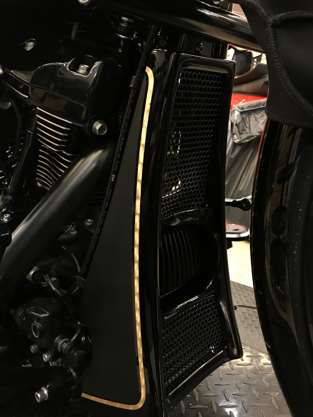 Killer Custom "Aggressor" Series Touring  M8 Radiator Cover (2017–2024)  Bug Spoiler  - TÜV (außer Wasserkühlung)