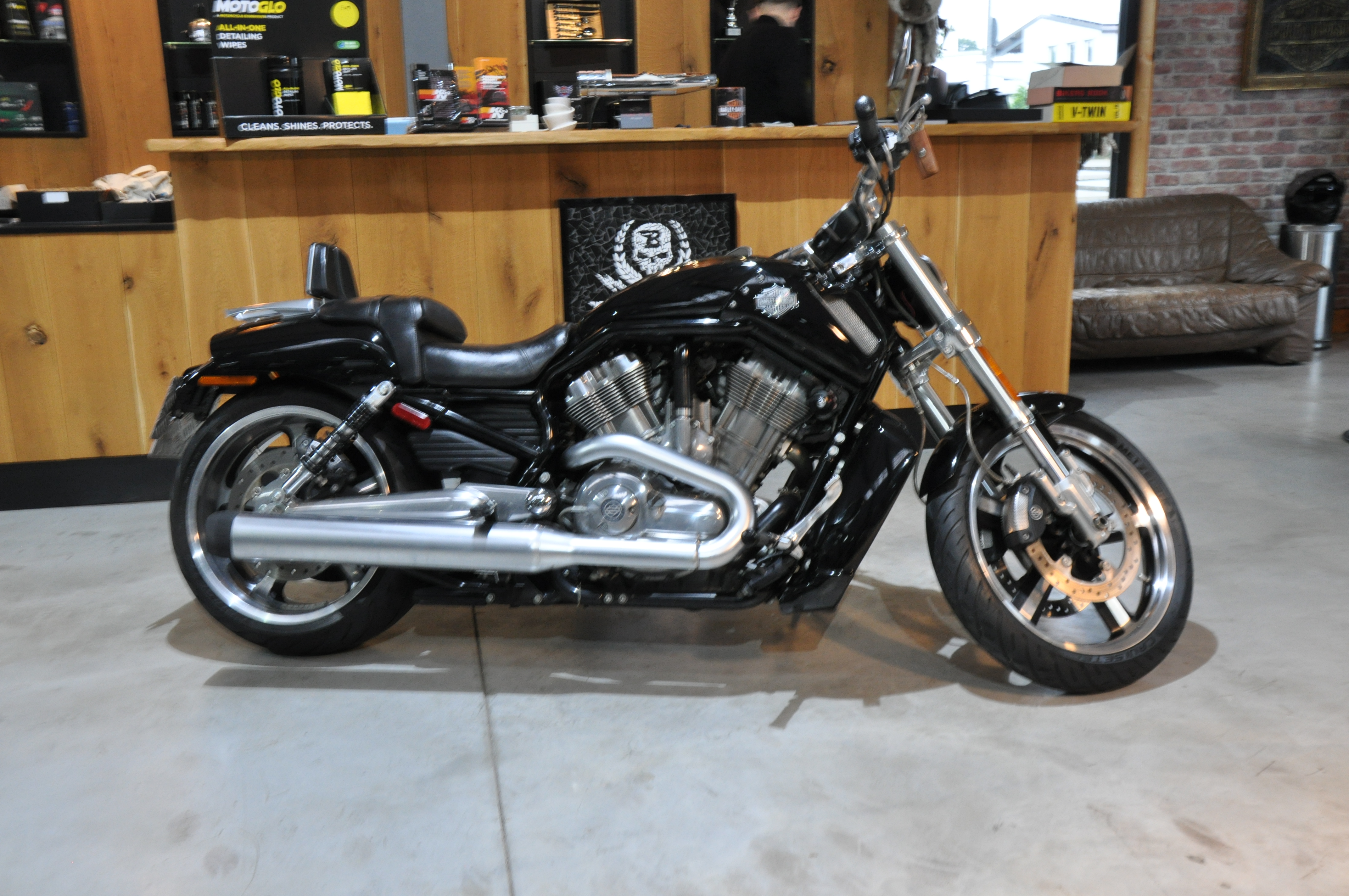 2011 Harley Davidson VRSCF Muscle Top org. Zustand, neue Reifen , erst 12308 km Finanzierung ab 5,99%