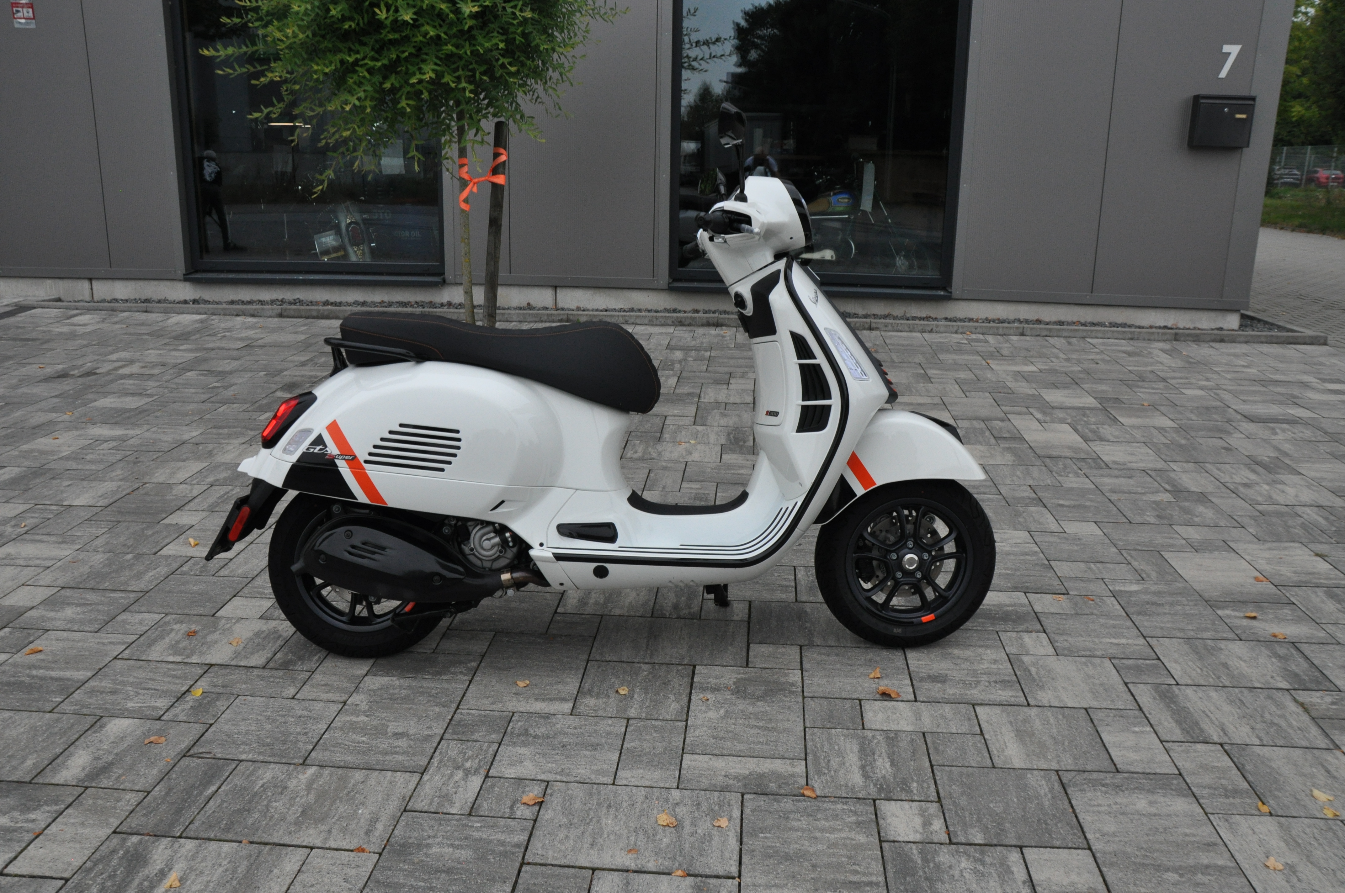 2023 VESPA GTS 300 S AB Bj 2023 erst 923 km 