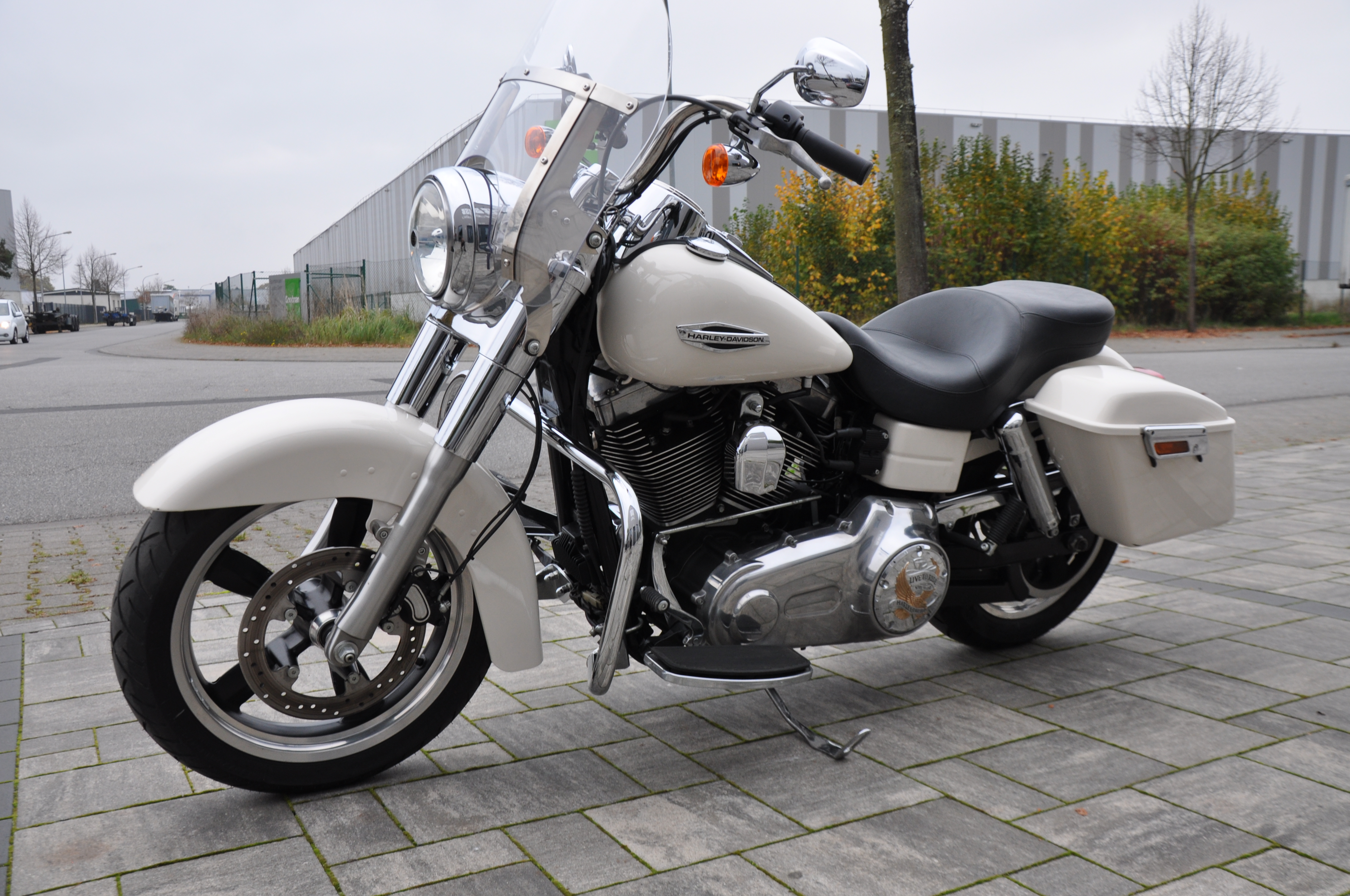 2012 Harley Davidson FLD Dyna Switchback 5HD1 Top Zustand viele Extras Finanzierung ab 5,99% möglich 