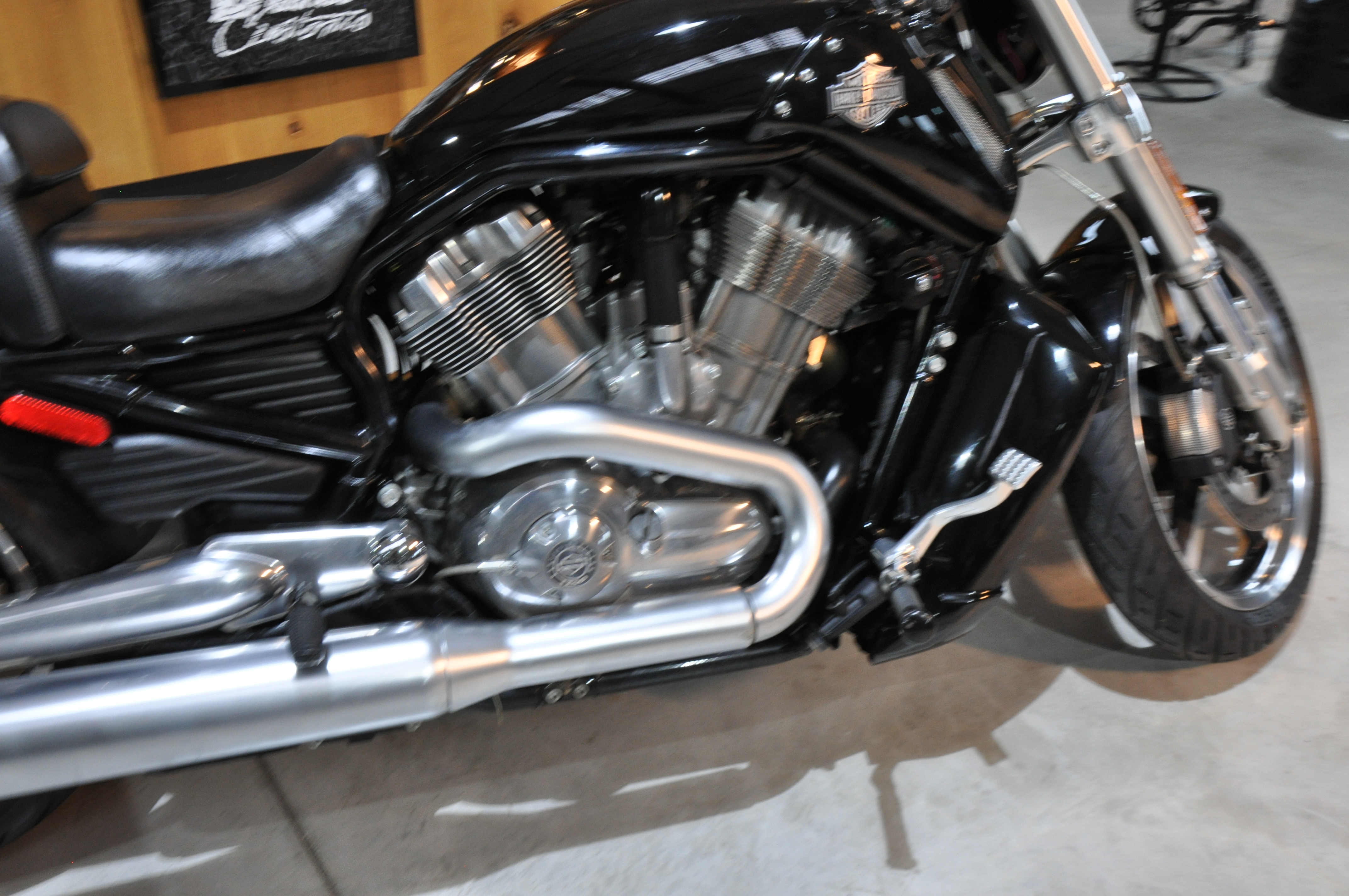 2011 Harley Davidson VRSCF Muscle Top org. Zustand, neue Reifen , erst 12308 km Finanzierung ab 5,99%