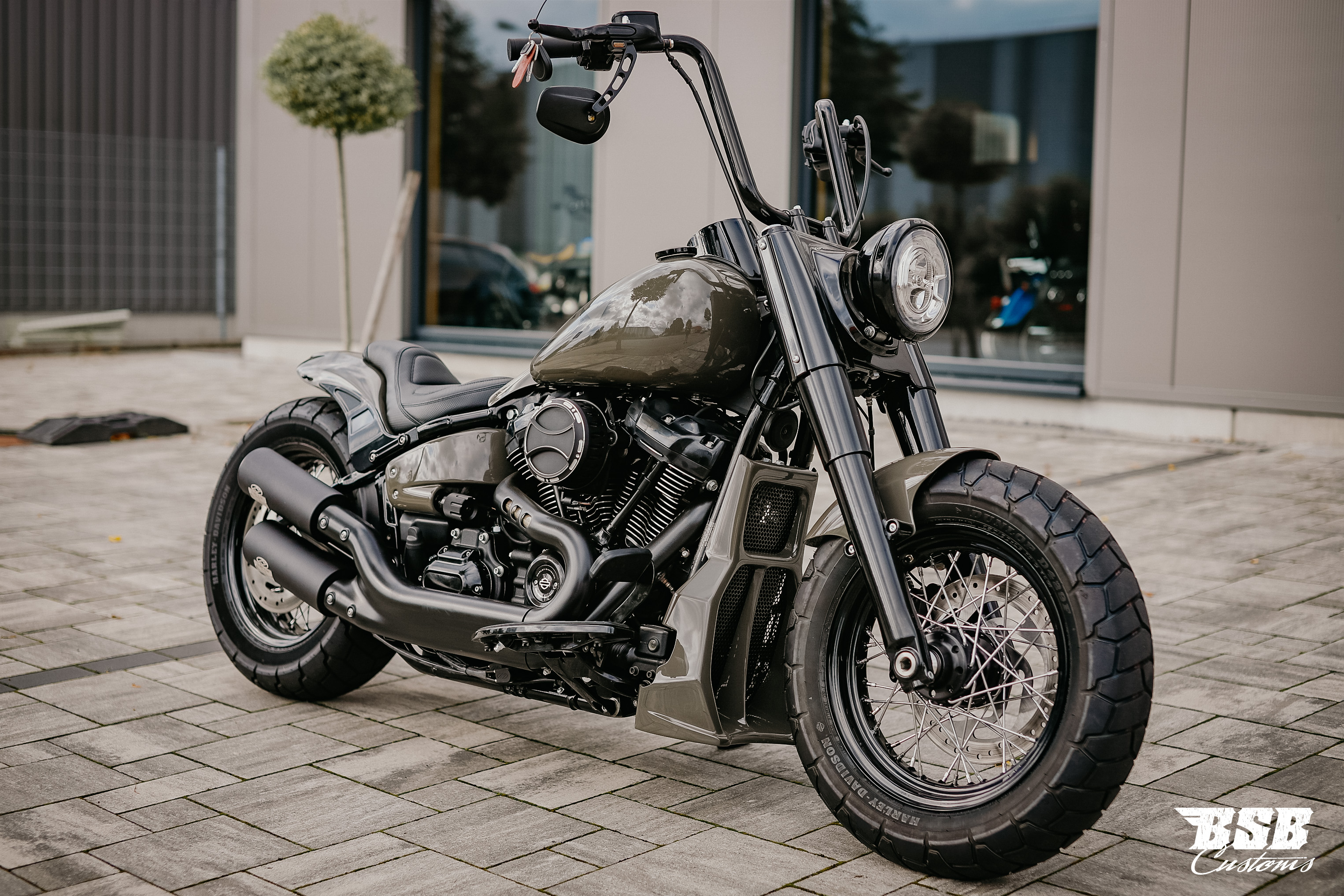 Killer Custom "Avenger" Series Softail M8 Radiator Cover (2018–2024)  Radiator Cover Bug Spoiler  mit TÜV 