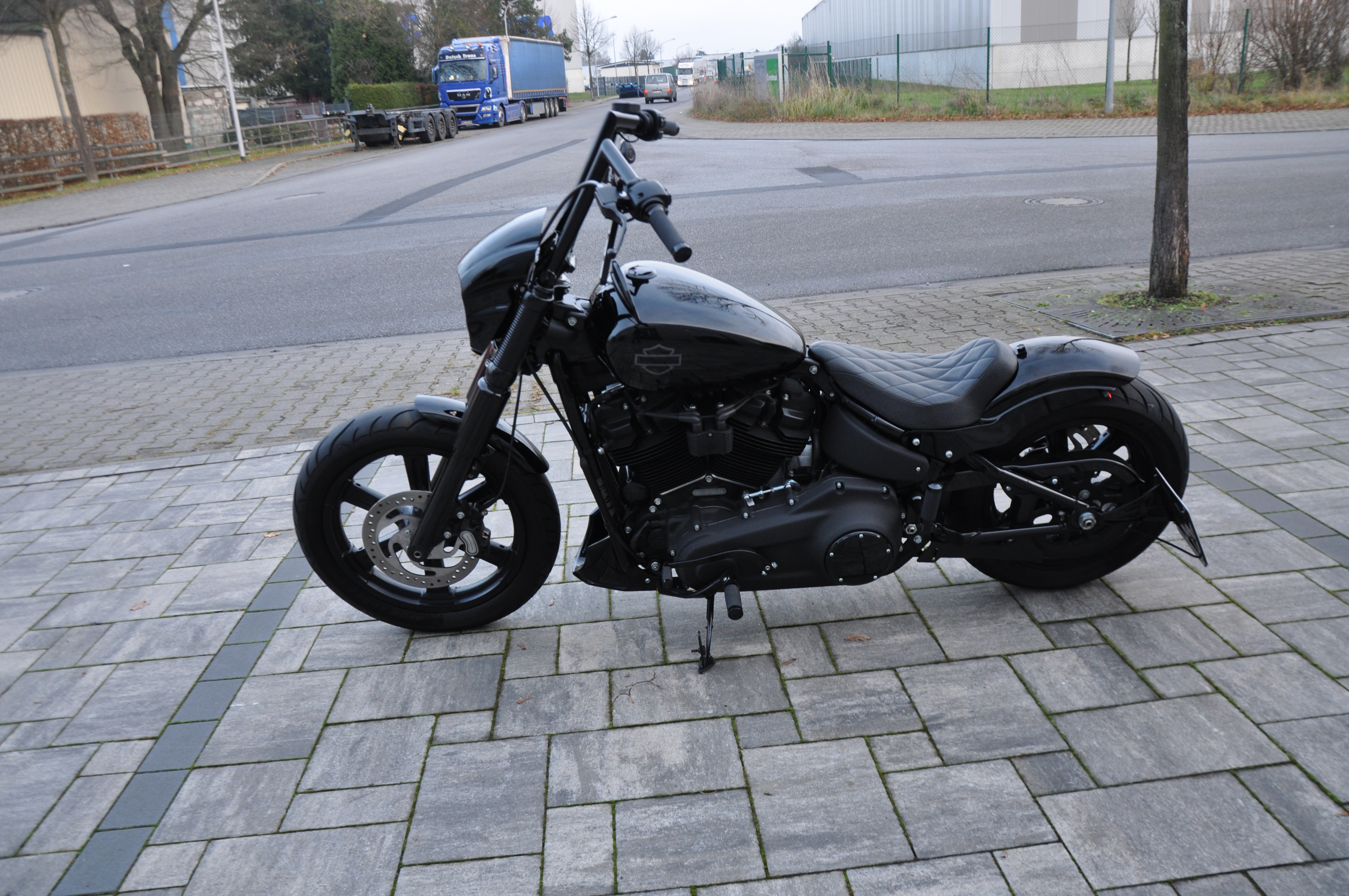 2022 FXST Softail Standart + Jekill & Hyde Anlage + V-Team Krümmer 12 Monate Garantie // ab 350 EUR finanzieren* 