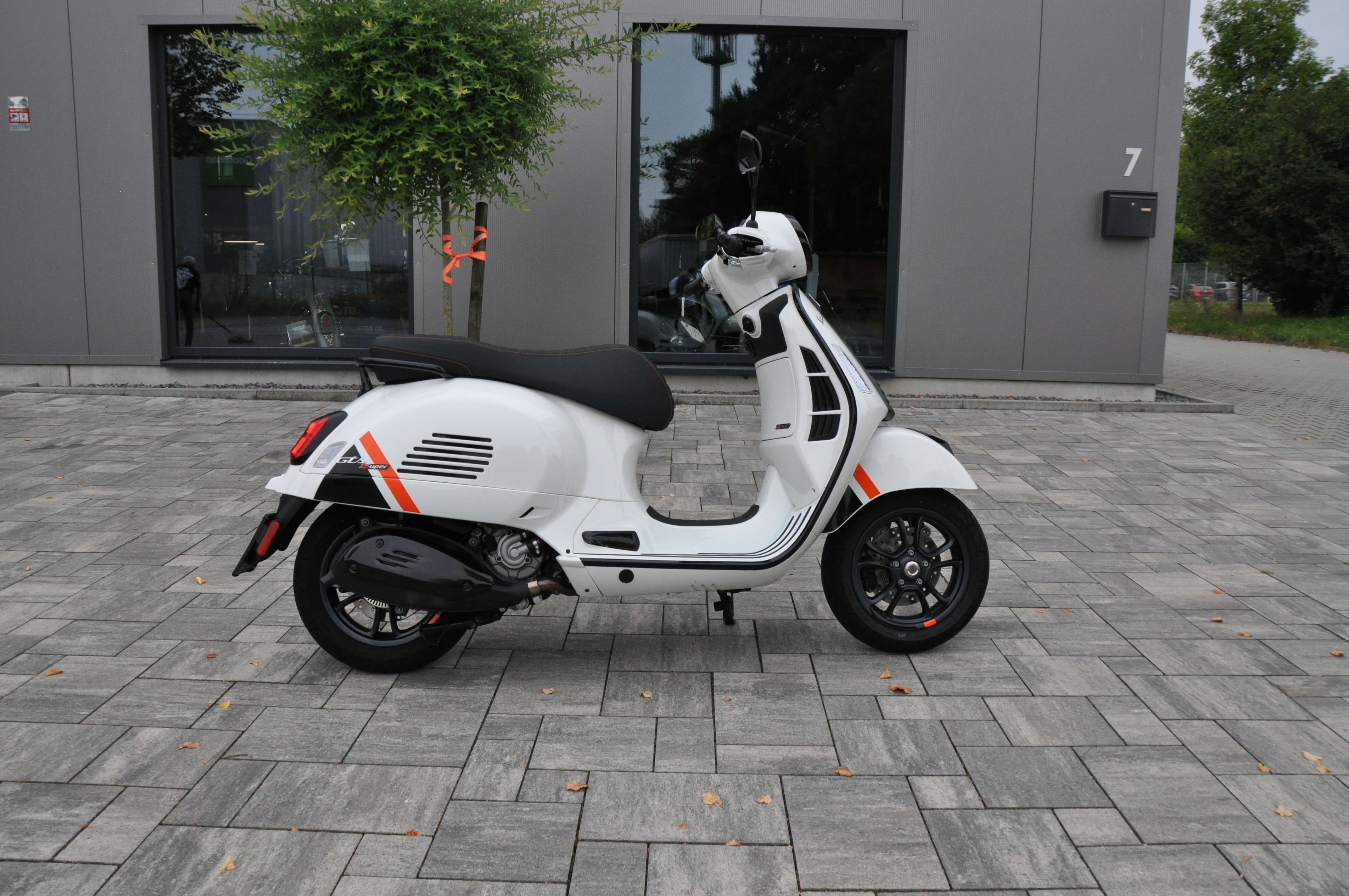 2023 VESPA GTS 300 S AB Bj 2023 erst 923 km 