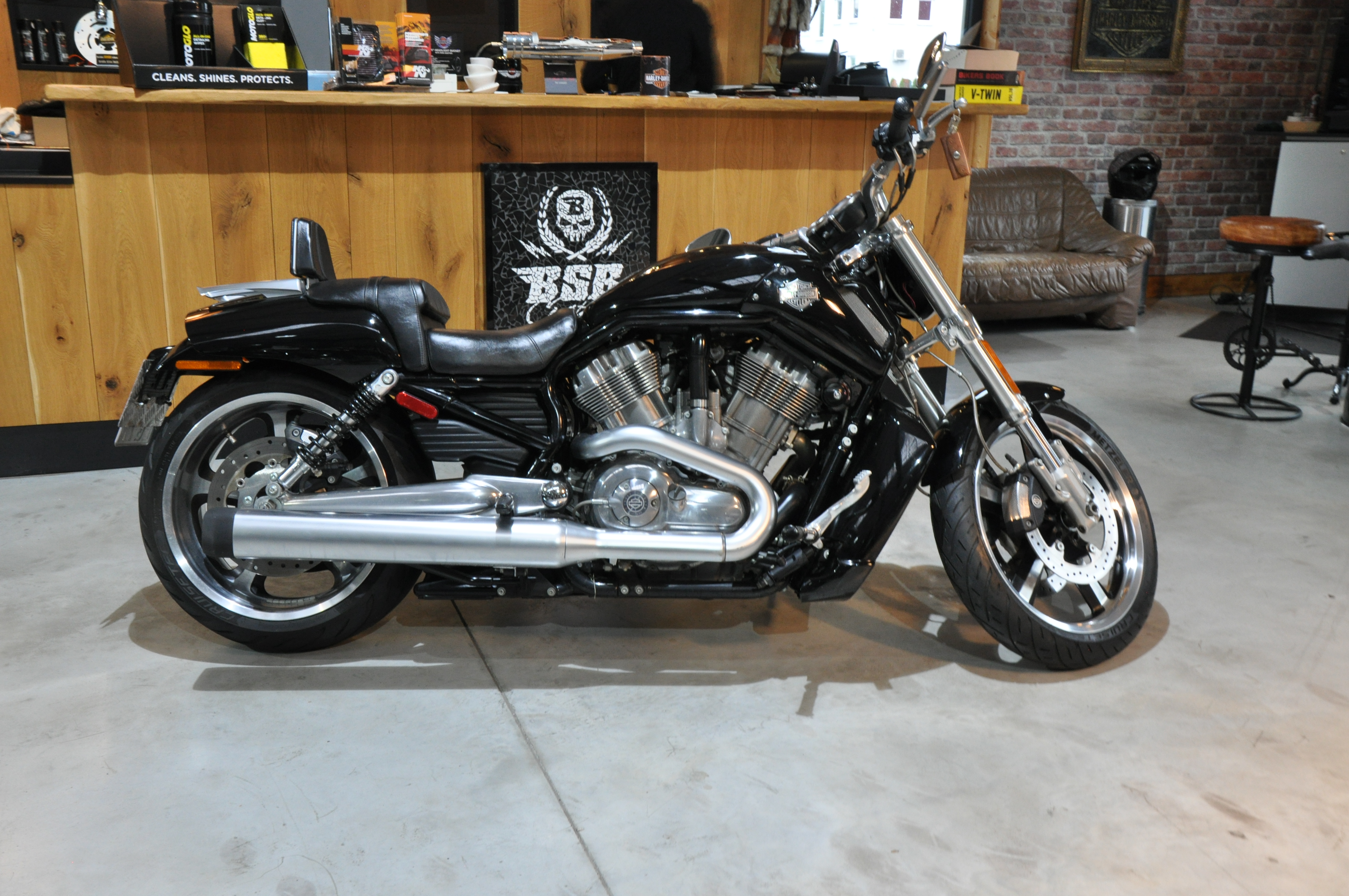 2011 Harley Davidson VRSCF Muscle Top org. Zustand, neue Reifen , erst 12308 km Finanzierung ab 5,99%