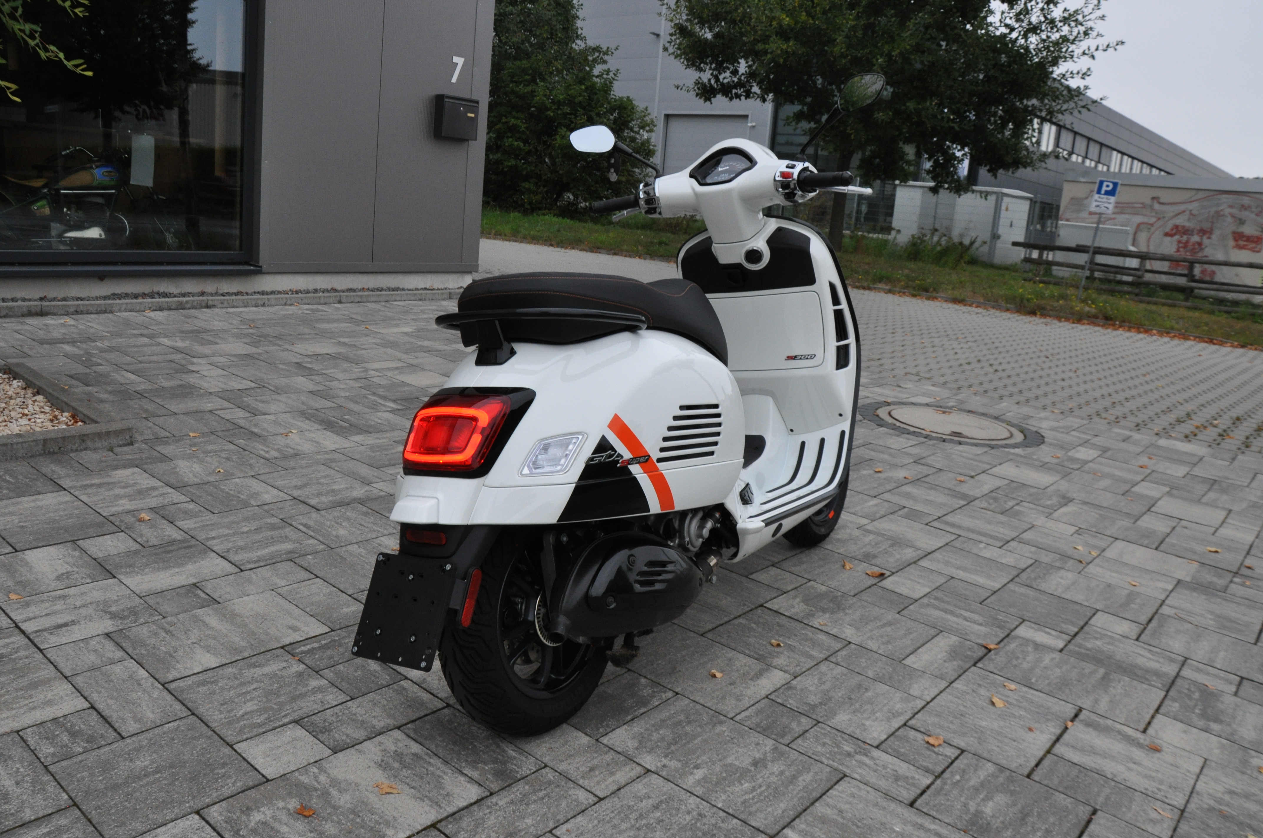 2023 VESPA GTS 300 S AB Bj 2023 erst 923 km 