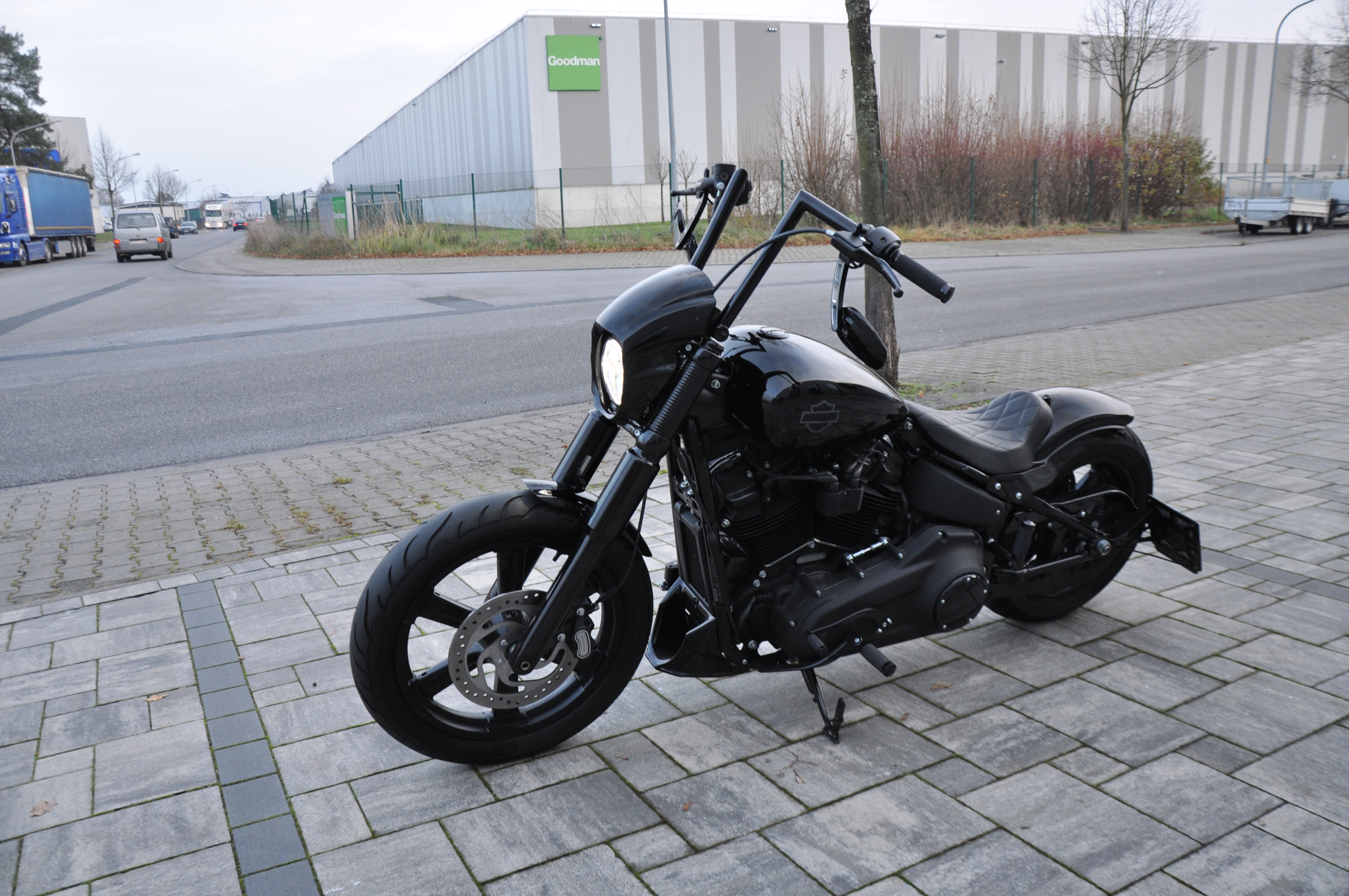 2022 FXST Softail Standart + Jekill & Hyde Anlage + V-Team Krümmer 12 Monate Garantie // ab 350 EUR finanzieren* 