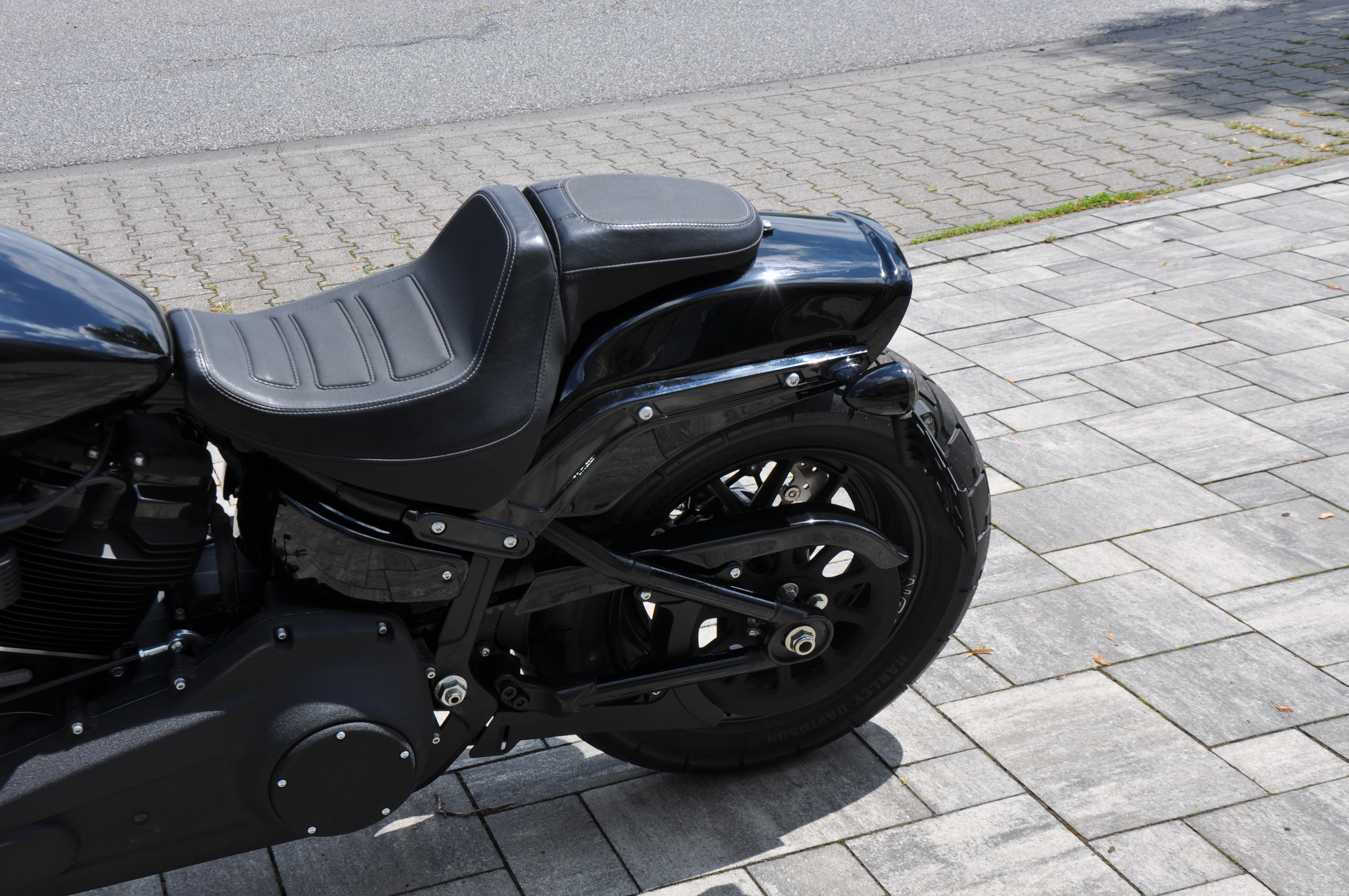 2018 Harley Davidson FXFB FAT BOB "Black Edition" / Jekill & Hyde  Anlage  //  TOP ZUSTAND // Finanzierung möglich  