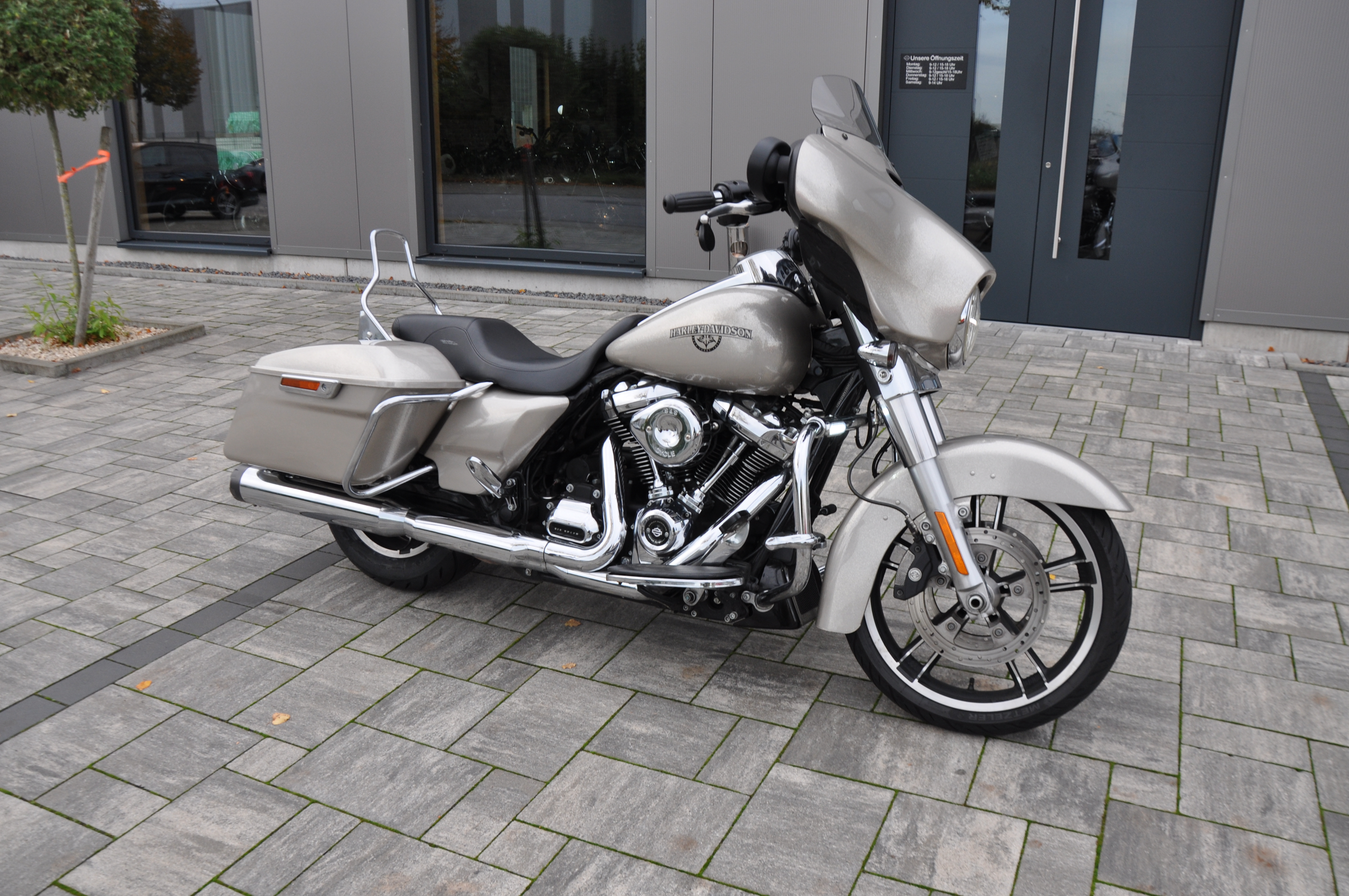 2018 Harley Davidson FLHX Street Glide 5HD1 Sonder Lackierung Zop Zustand ... Finanzierung möglich 