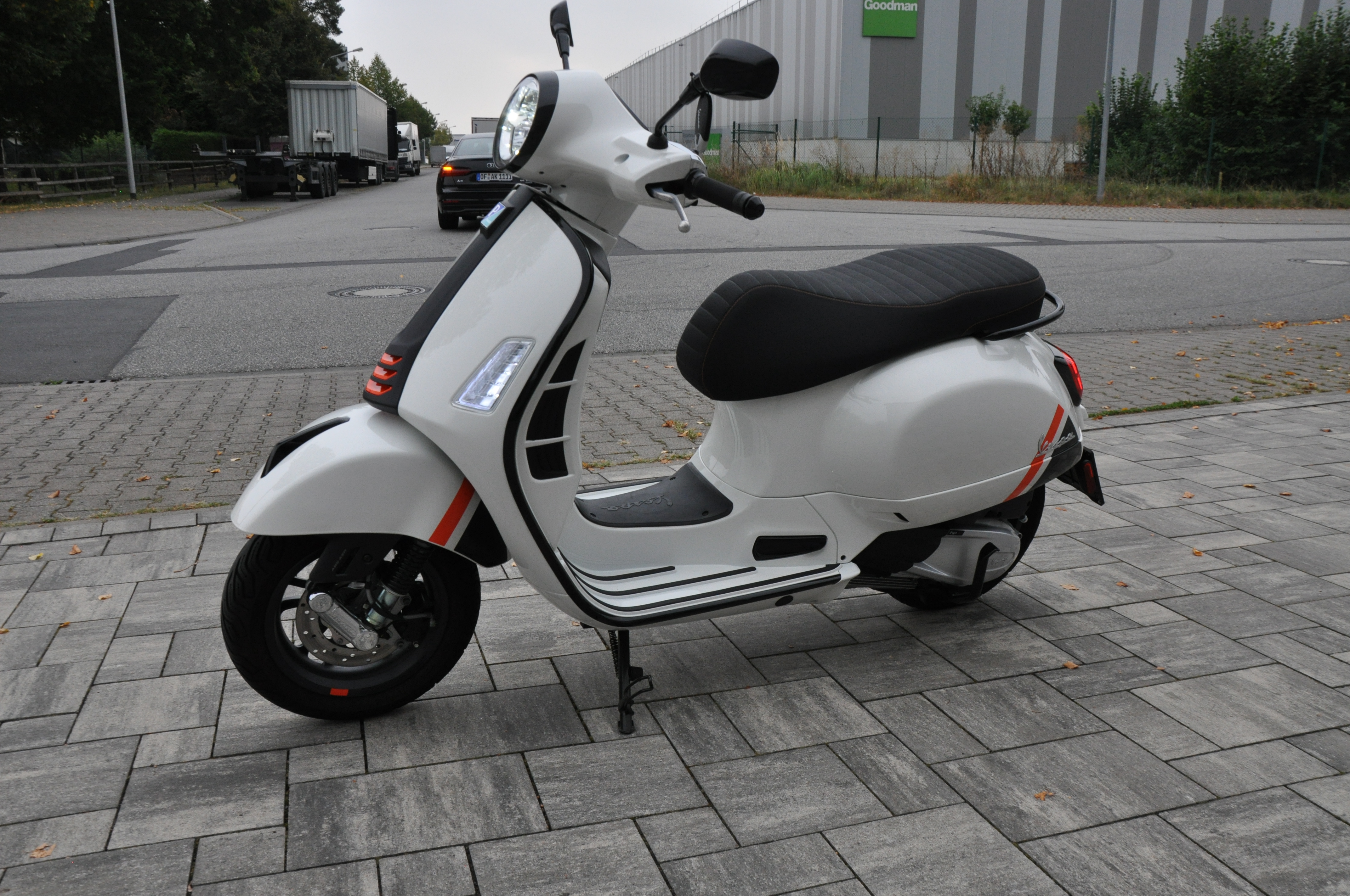 2023 VESPA GTS 300 S AB Bj 2023 erst 923 km 