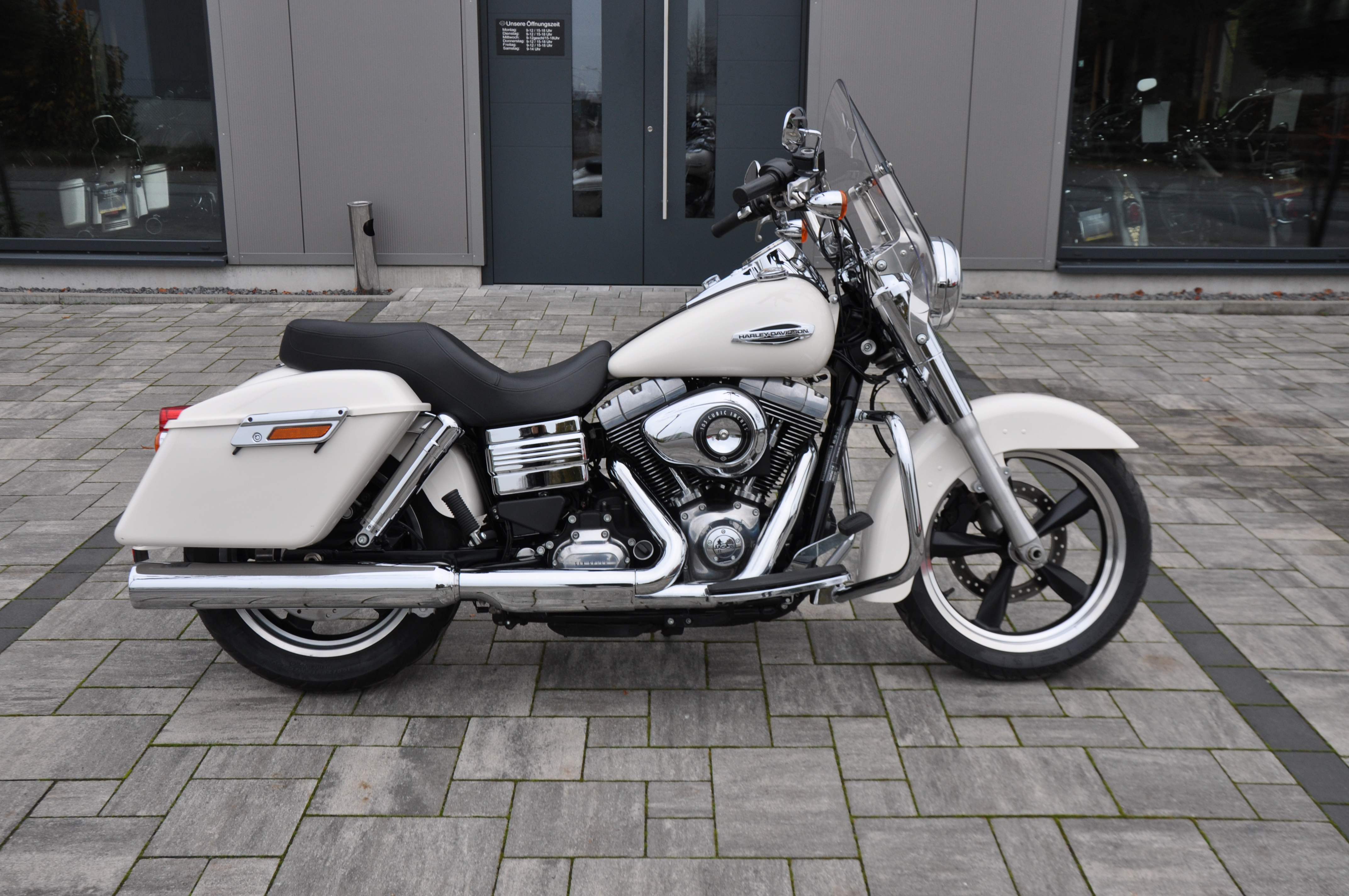 2012 Harley Davidson FLD Dyna Switchback 5HD1 Top Zustand viele Extras Finanzierung ab 5,99% möglich 