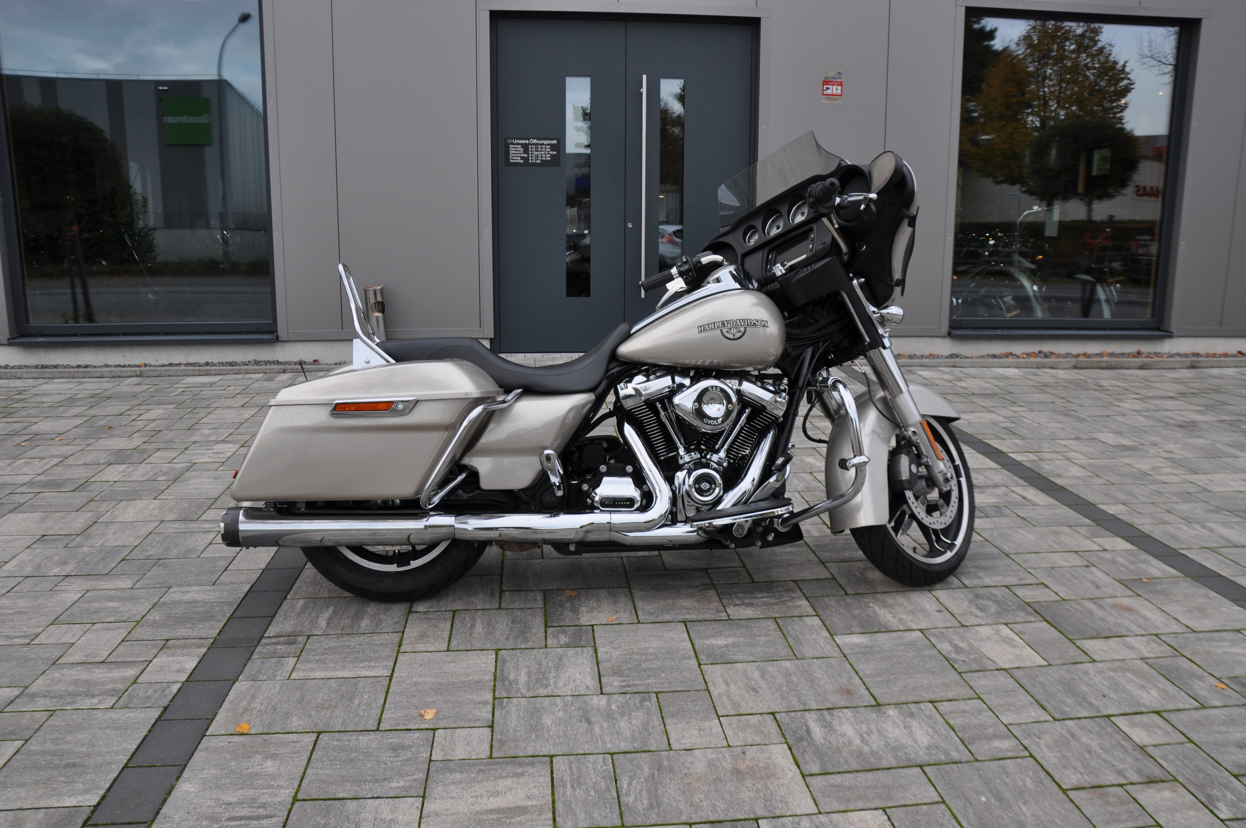 2018 Harley Davidson FLHX Street Glide 5HD1 Sonder Lackierung Zop Zustand ... Finanzierung möglich 