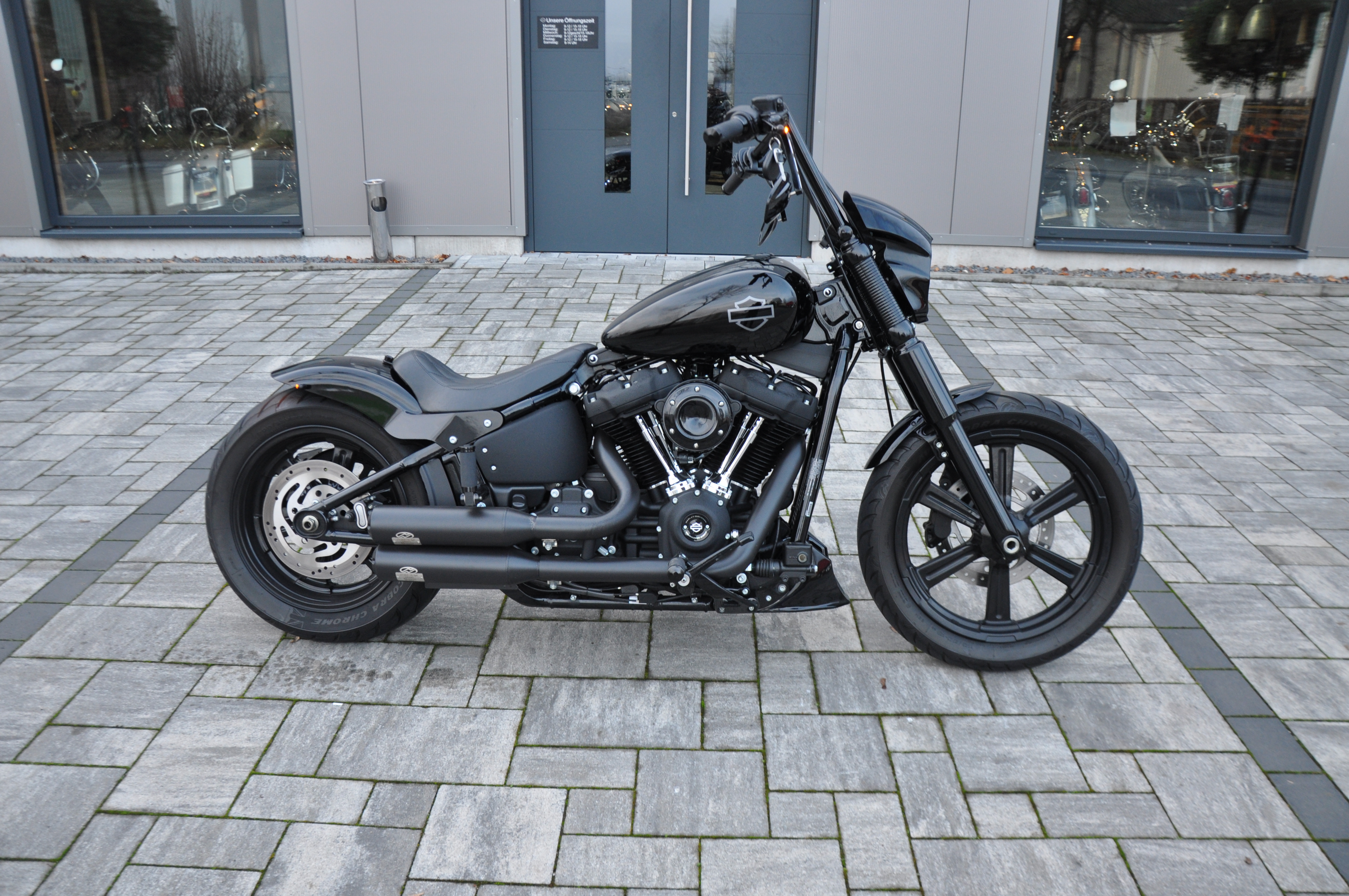 2022 FXST Softail Standart + Jekill & Hyde Anlage + V-Team Krümmer 12 Monate Garantie // ab 350 EUR finanzieren* 