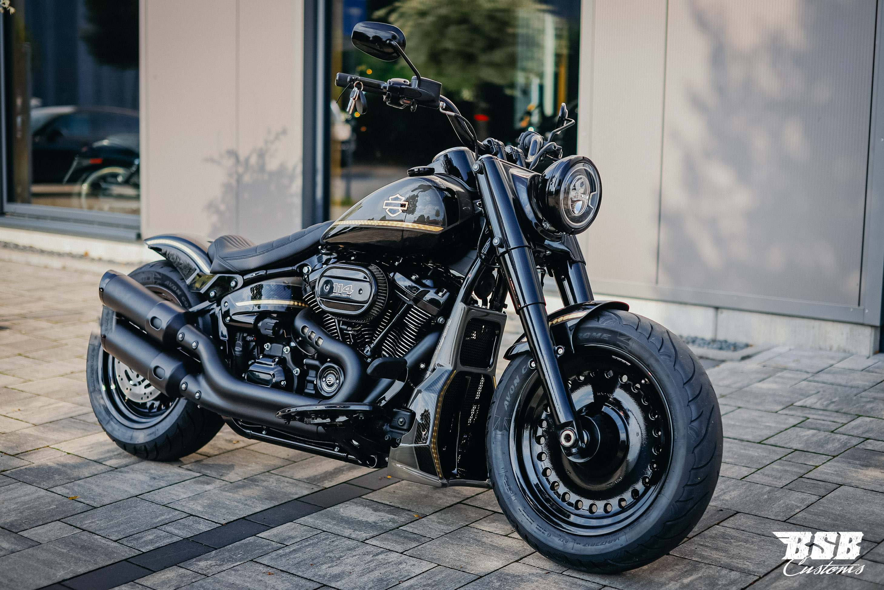 Killer Custom "Avenger" Series Softail M8 Radiator Cover (2018–2024)  Radiator Cover Bug Spoiler  mit TÜV 