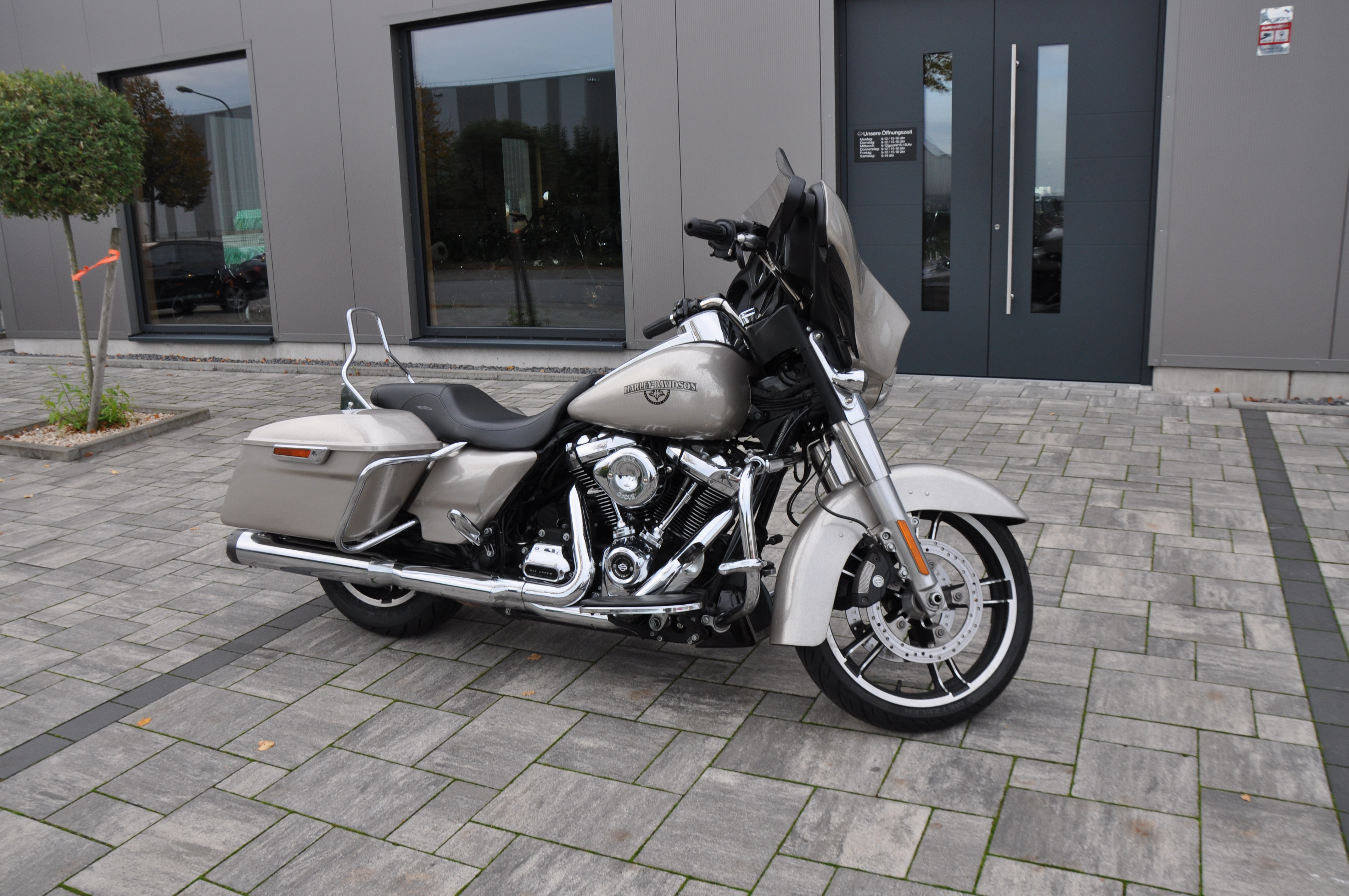 2018 Harley Davidson FLHX Street Glide 5HD1 Sonder Lackierung Zop Zustand ... Finanzierung möglich 