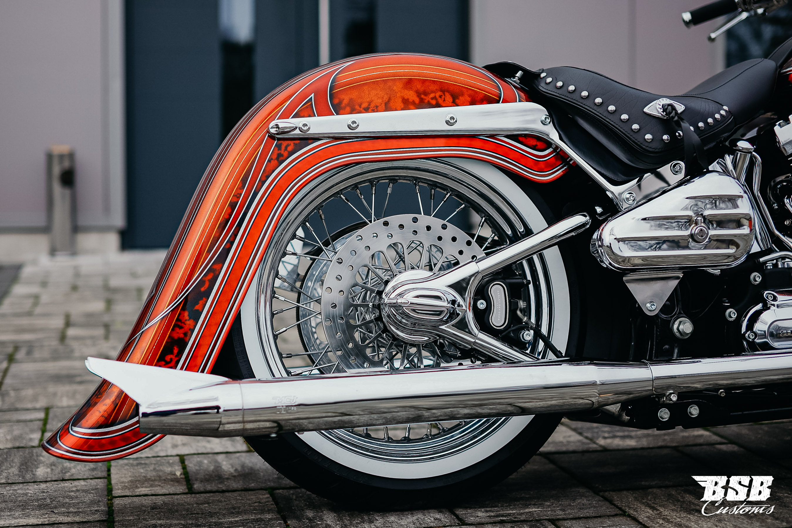 Bullet Smooth LED 3-in-1 Fender Strut Rücklicht / Blinker für Harley Softail Big Twins und Evo CHROME 