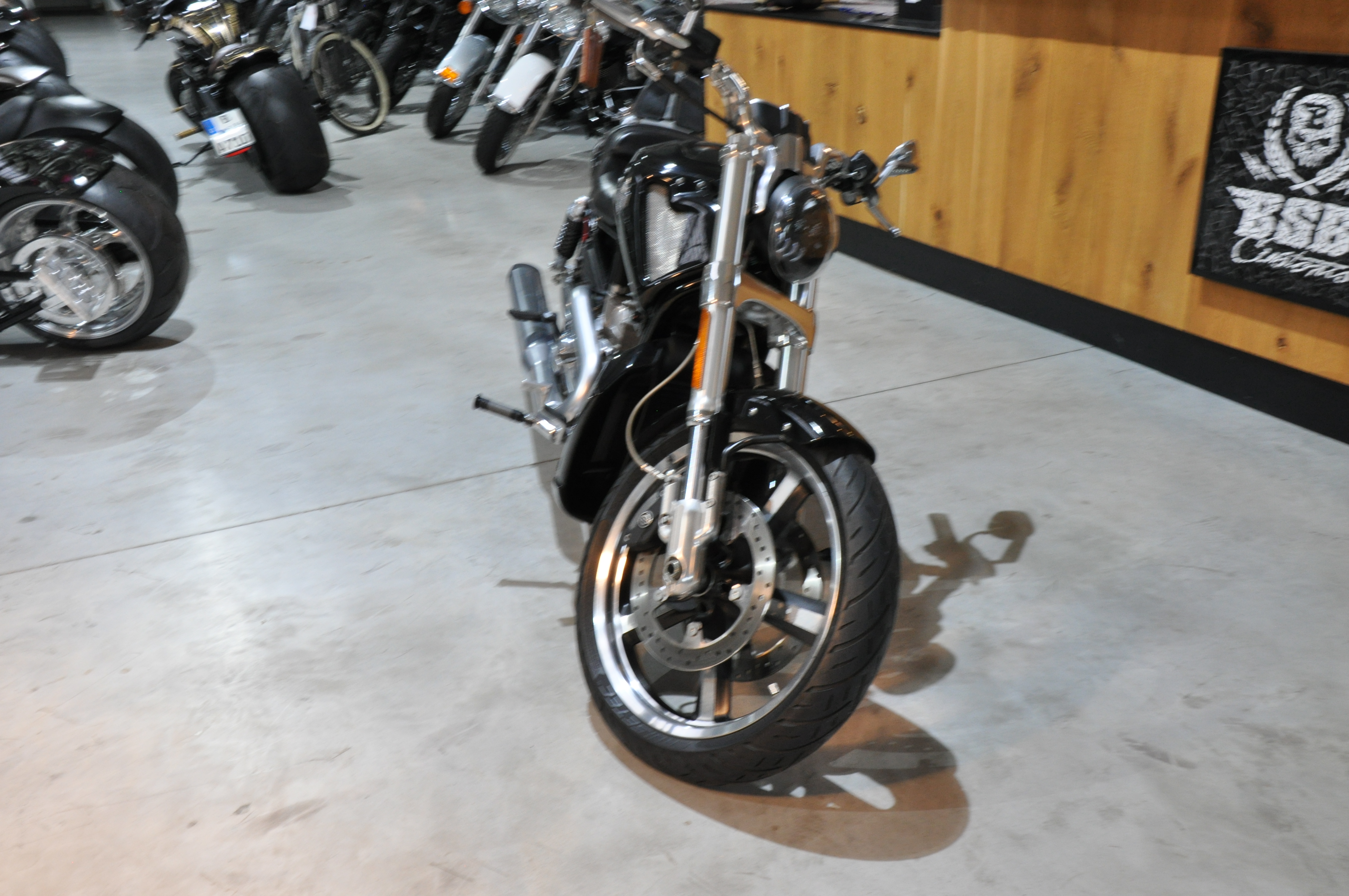 2011 Harley Davidson VRSCF Muscle Top org. Zustand, neue Reifen , erst 12308 km Finanzierung ab 5,99%