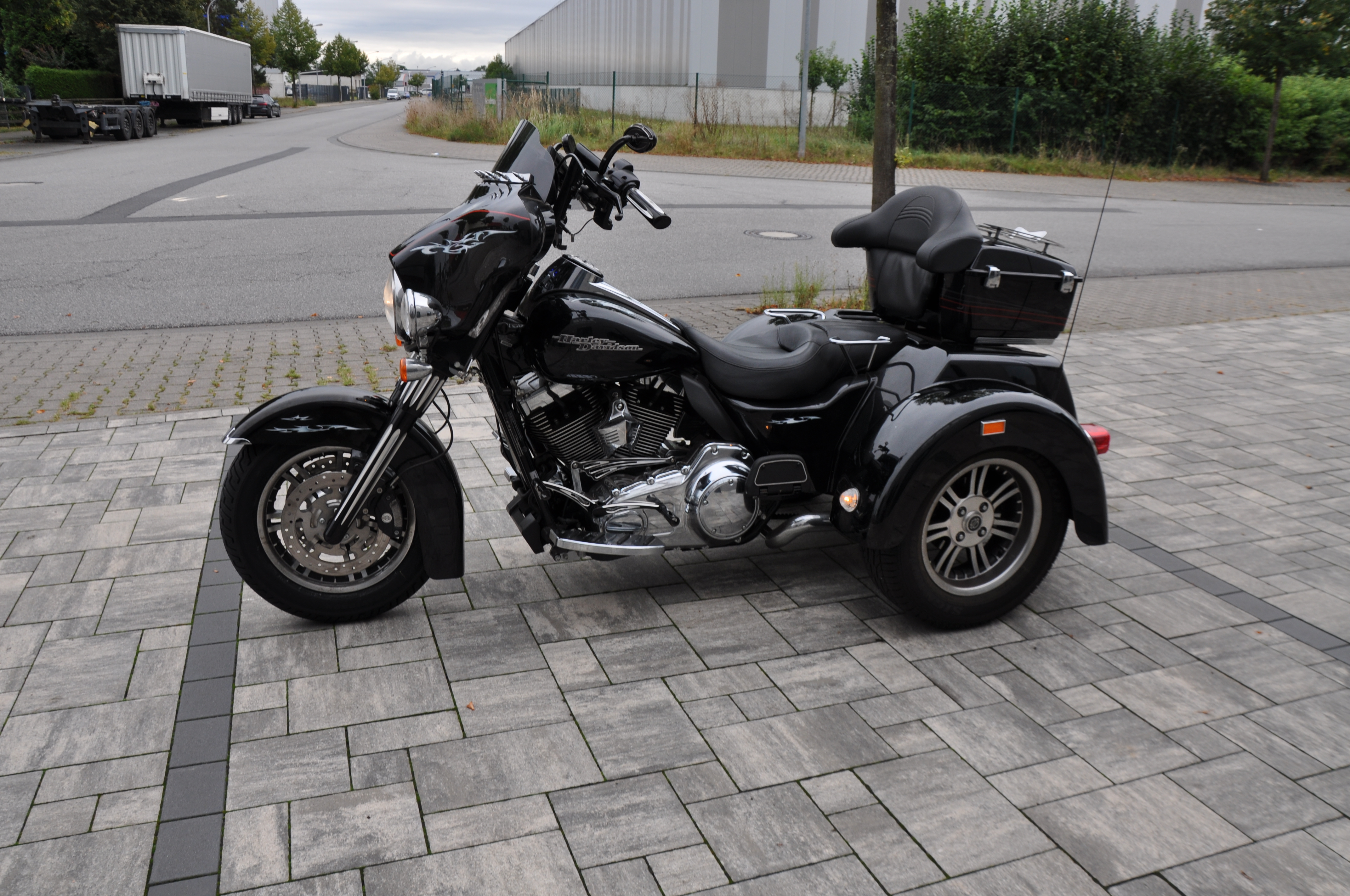 2012 Harley Davidson TRI-GLIDE Street GLIDE sehr viele Extras erst ca 4900 km Fanzierung möglich 