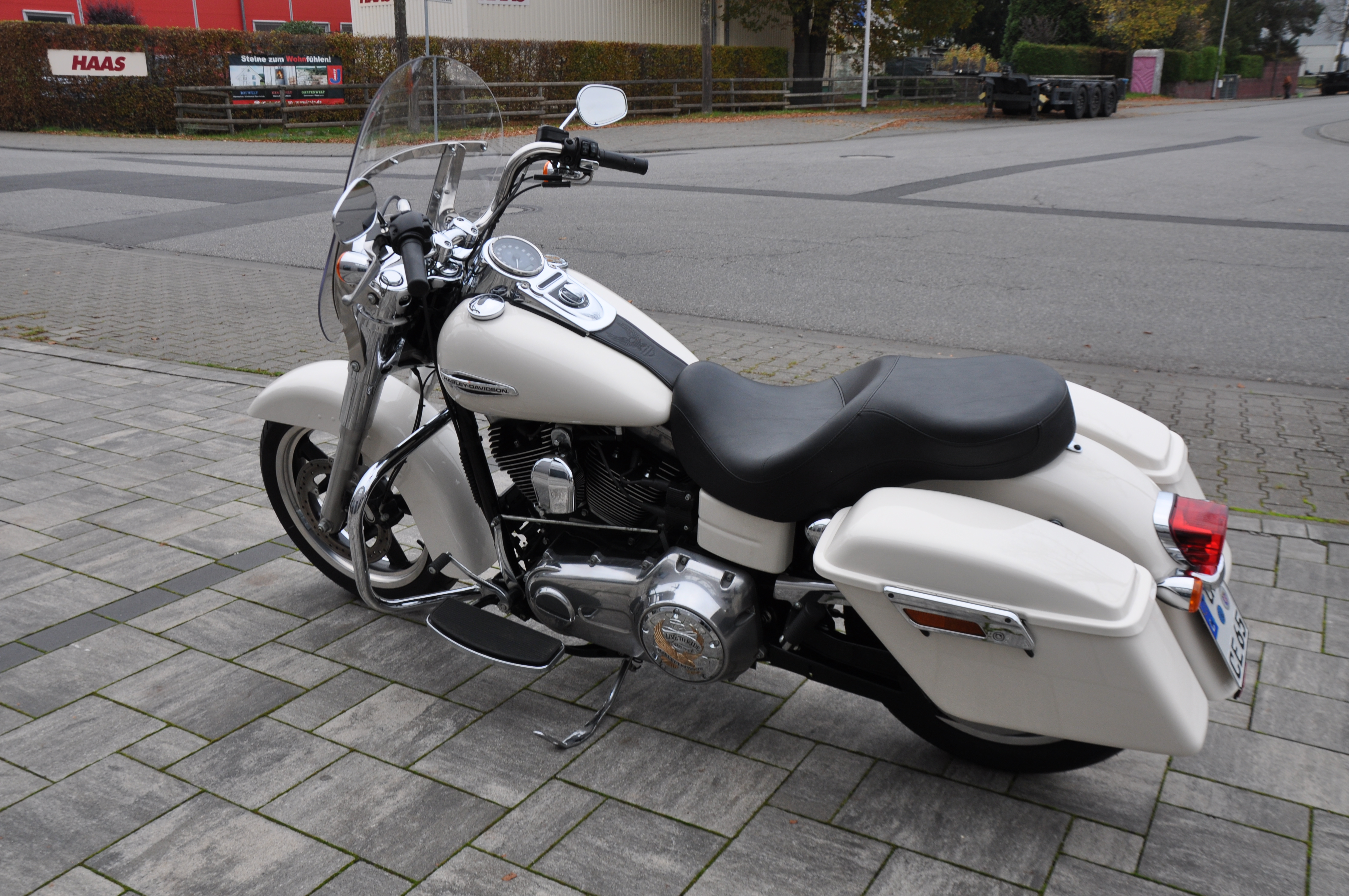 2012 Harley Davidson FLD Dyna Switchback 5HD1 Top Zustand viele Extras Finanzierung ab 5,99% möglich 