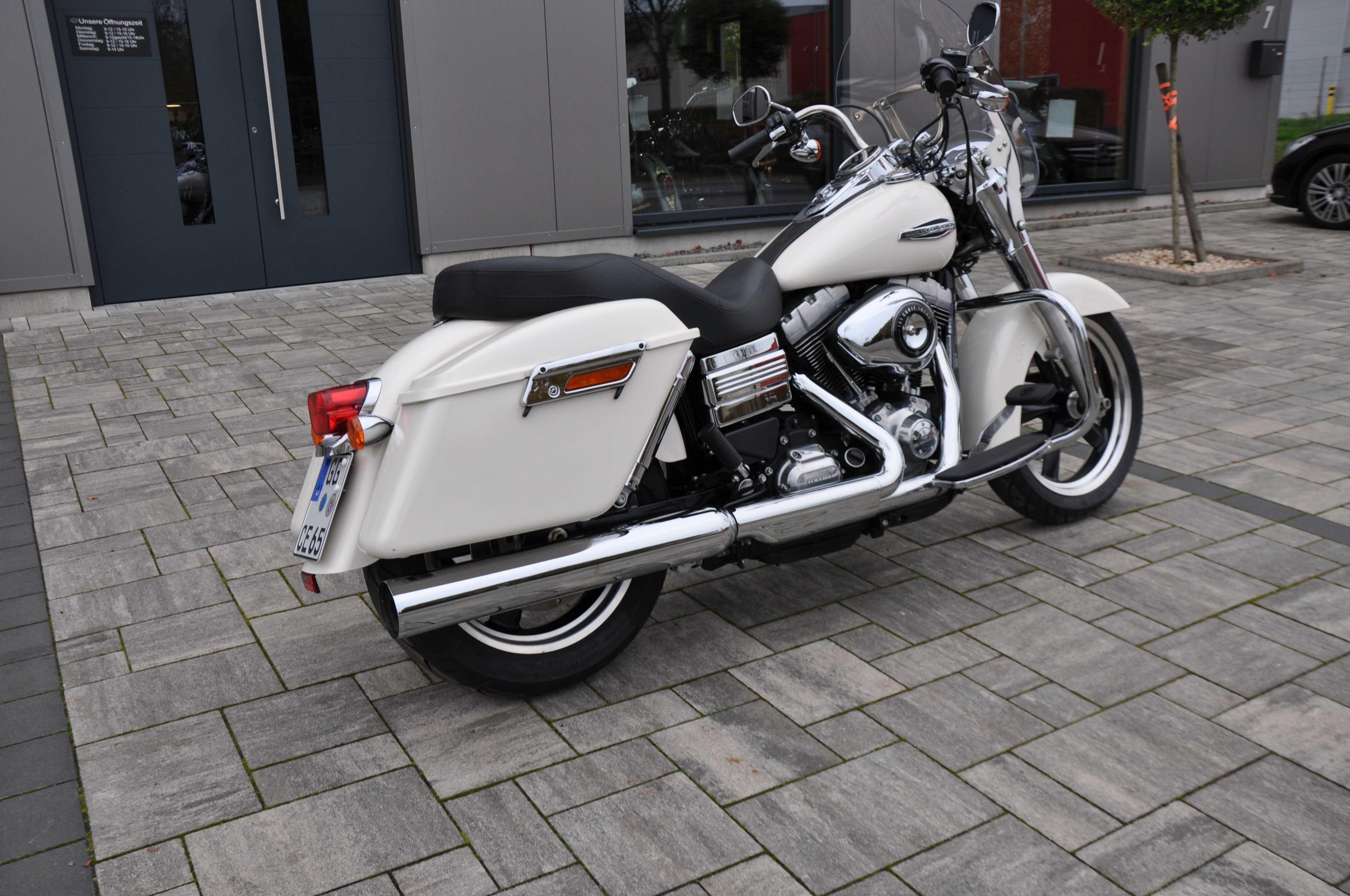 2012 Harley Davidson FLD Dyna Switchback 5HD1 Top Zustand viele Extras Finanzierung ab 5,99% möglich 